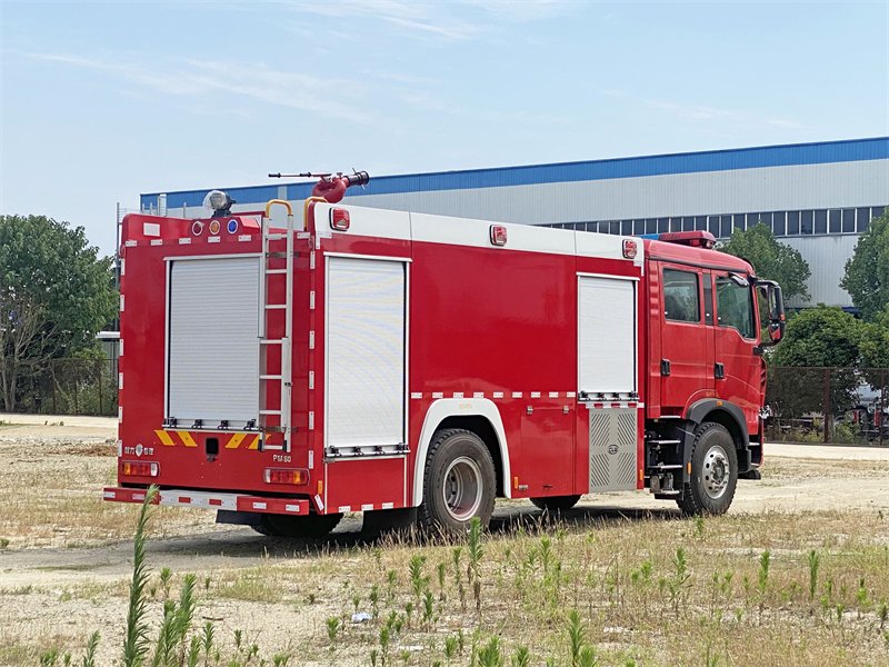 🚒 消防车大揭秘：城市里的"红色守护神"到底有多硬核？