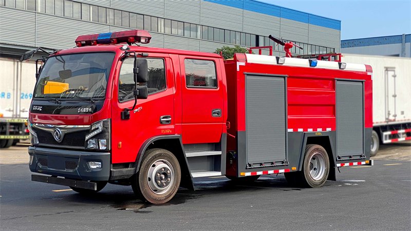 🚒 消防车大揭秘：城市里的"红色守护神"到底有多硬核？
